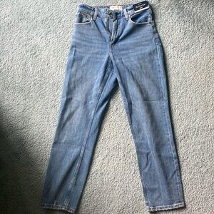 Abercrombie & Fitch High Rise The Mom Jean, size 25 curve love, NWT